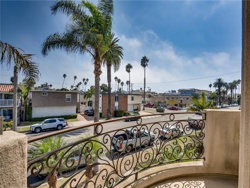 309  8th   Street, Huntington Beach, CA