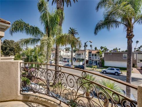 309  8th   Street, Huntington Beach, CA