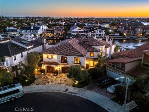 16111  Santa Barbara   Lane, Huntington Beach, CA