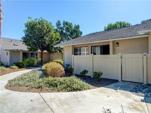 8565  Fallbrook  714D  Circle, Huntington Beach, CA