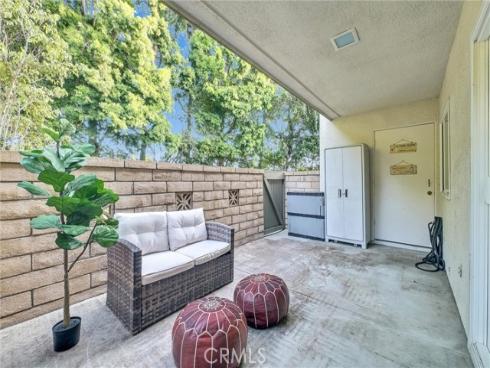 8644  Portola  12B  Court, Huntington Beach, CA