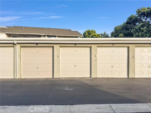 8644  Portola  12B  Court, Huntington Beach, CA