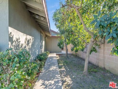 8091  Taylor   Drive, Huntington Beach, CA