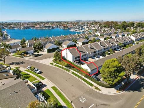 16552  Harbour  14  Lane, Huntington Beach, CA