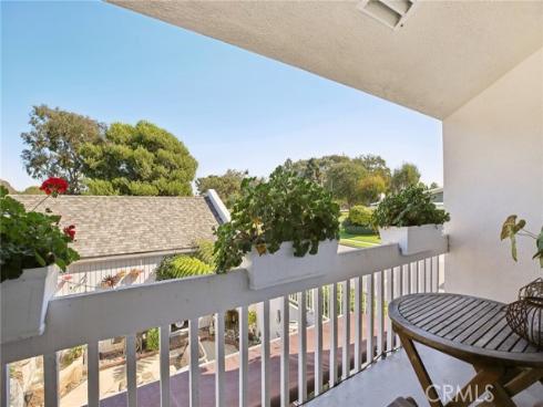 16552  Harbour  14  Lane, Huntington Beach, CA