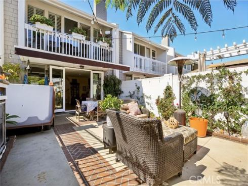 16552  Harbour  14  Lane, Huntington Beach, CA