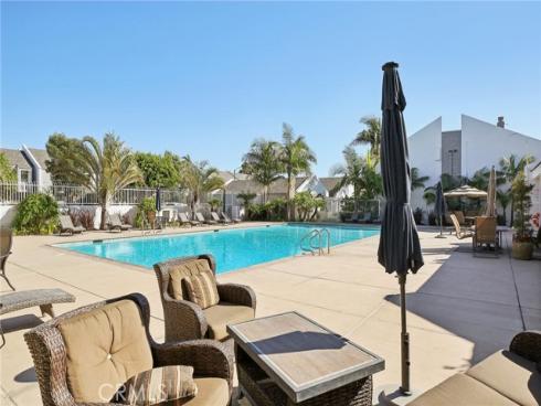 16552  Harbour  14  Lane, Huntington Beach, CA