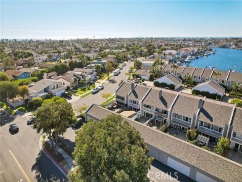 16552  Harbour  14  Lane, Huntington Beach, CA