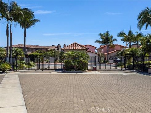 16476  Bordeaux  214  Lane, Huntington Beach, CA