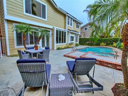 5692  Larkmont Dr  , Huntington Beach, CA