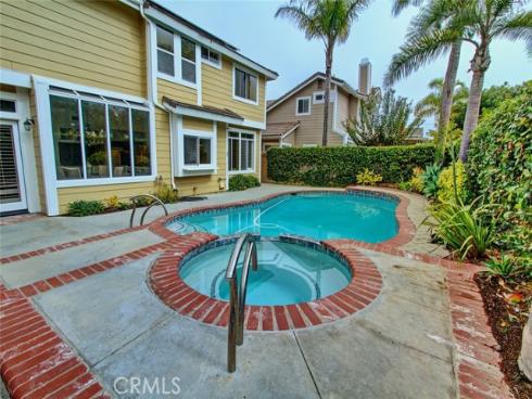 5692  Larkmont Dr  , Huntington Beach, CA