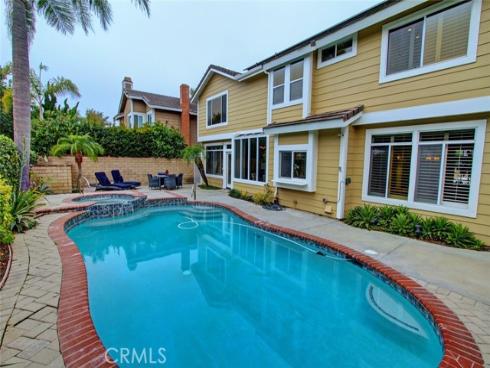 5692  Larkmont Dr  , Huntington Beach, CA