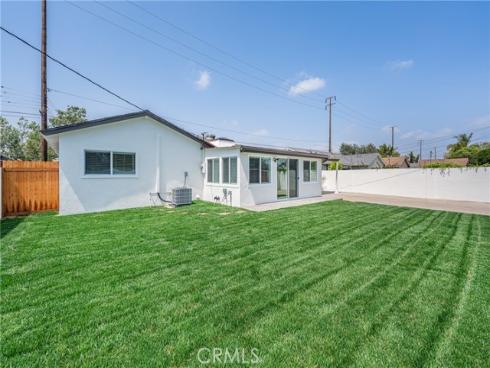 5562  Edinger   Avenue, Huntington Beach, CA