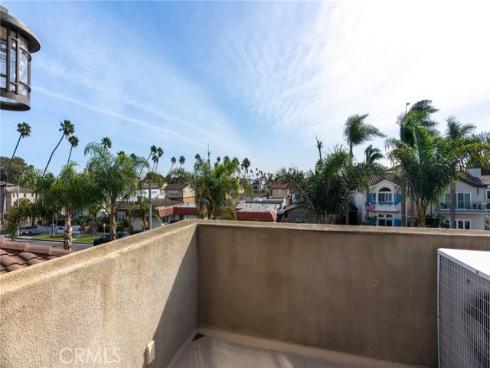 613  12th   Street, Huntington Beach, CA