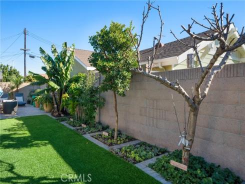 8202  Holland   Drive, Huntington Beach, CA