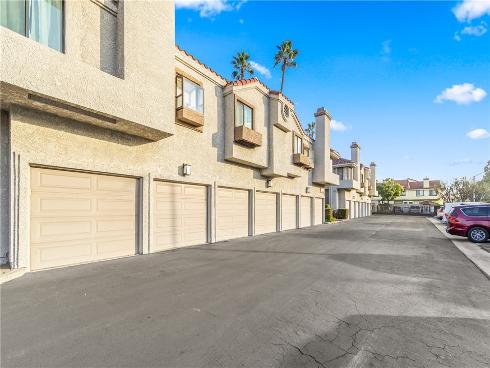 4782  Tiara  102  Drive, Huntington Beach, CA