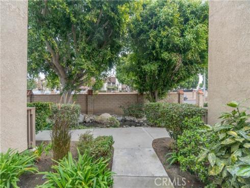 4861  Lago  201  Drive, Huntington Beach, CA