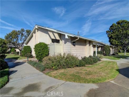 8686  Merced  1010A  Circle, Huntington Beach, CA