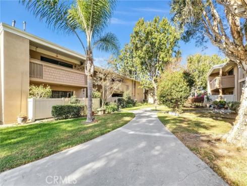 8788  Coral Springs  5 (201E)  Court, Huntington Beach, CA