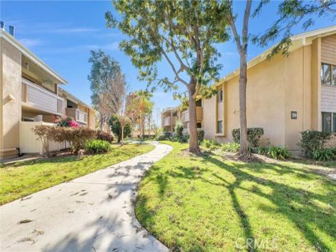 8788  Coral Springs  5 (201E)  Court, Huntington Beach, CA