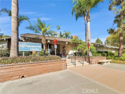 8788  Coral Springs  5 (201E)  Court, Huntington Beach, CA