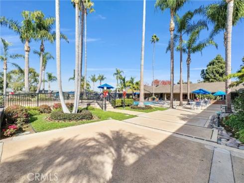 8788  Coral Springs  5 (201E)  Court, Huntington Beach, CA