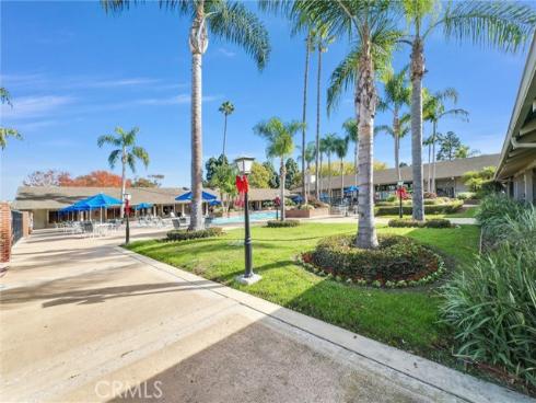 8788  Coral Springs  5 (201E)  Court, Huntington Beach, CA