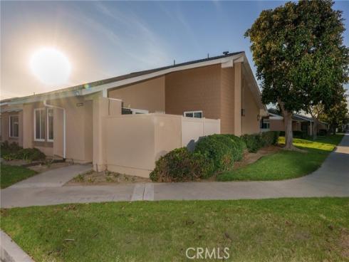 8856  Sutter  524 A  Circle, Huntington Beach, CA