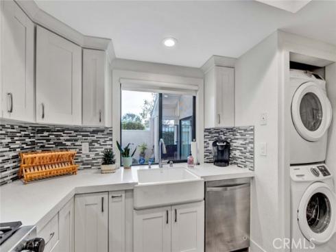 8606  Solano  B-1003  Circle, Huntington Beach, CA