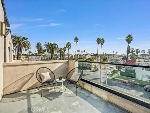 125  8th   Street, Huntington Beach, CA