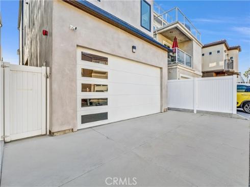 125  8th   Street, Huntington Beach, CA