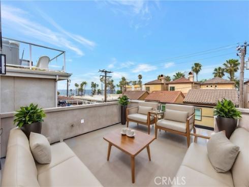 125  8th   Street, Huntington Beach, CA