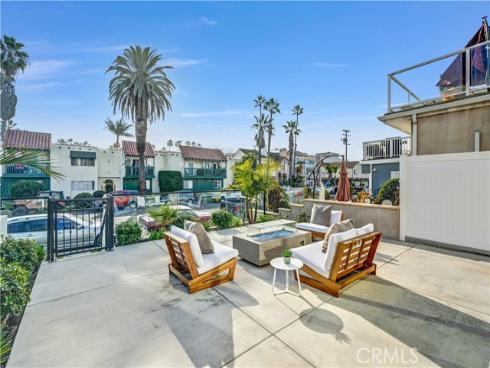 125  8th   Street, Huntington Beach, CA