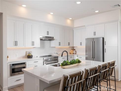 414 Main 220 Street, Huntington Beach, CA