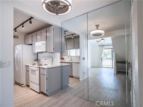 2323 Huntington 907 Street, Huntington Beach, CA