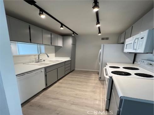 2323 Huntington 907 Street, Huntington Beach, CA