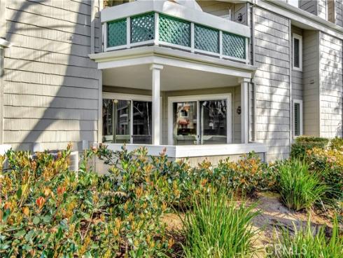 7402 Yellowtail 103 Drive, Huntington Beach, CA