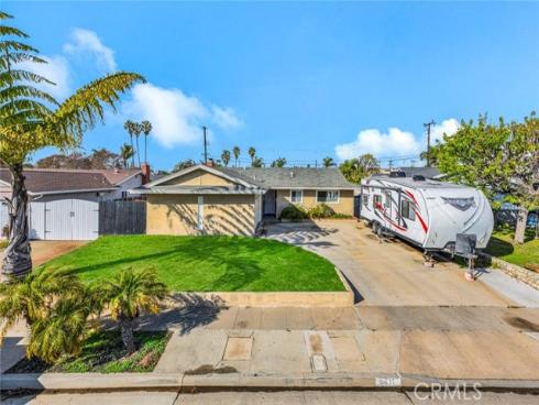 8411 Santana Circle, Huntington Beach, CA