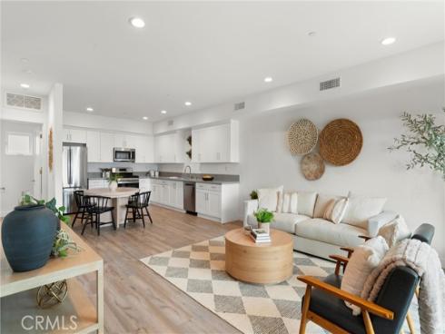 912 Georgia 104 , Huntington Beach, CA