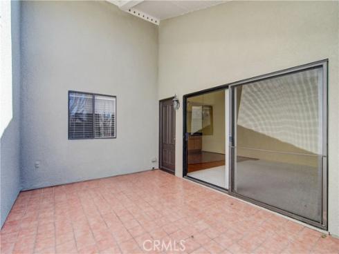 8933 Amador 1317C Circle, Huntington Beach, CA