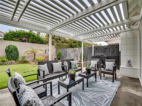 8292 Snowbird Drive, Huntington Beach, CA