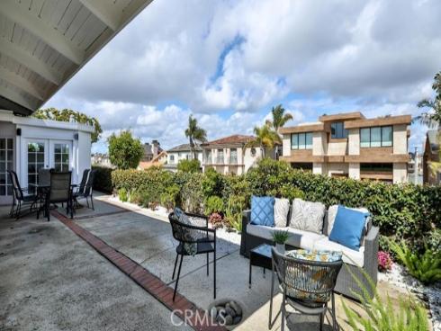 16602 Wellington C-2 Circle, Huntington Beach, CA