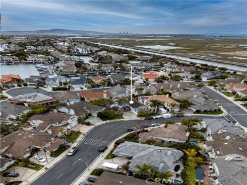 16101 Whitecap Lane, Huntington Beach, CA