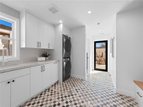 1740 Main Street, Huntington Beach, CA