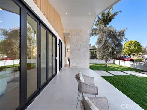 1740 Main Street, Huntington Beach, CA