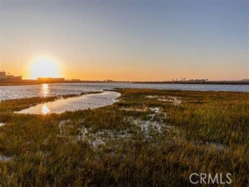 17192 Saint Andrews Lane, Huntington Beach, CA