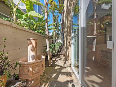 6552 Feather Drive, Huntington Beach, CA