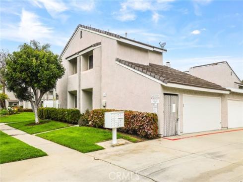 18815 Thornwood CI32 Circle, Huntington Beach, CA