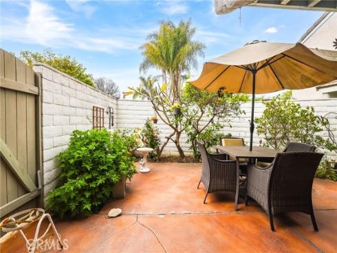 18815 Thornwood CI32 Circle, Huntington Beach, CA