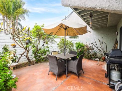 18815 Thornwood CI32 Circle, Huntington Beach, CA